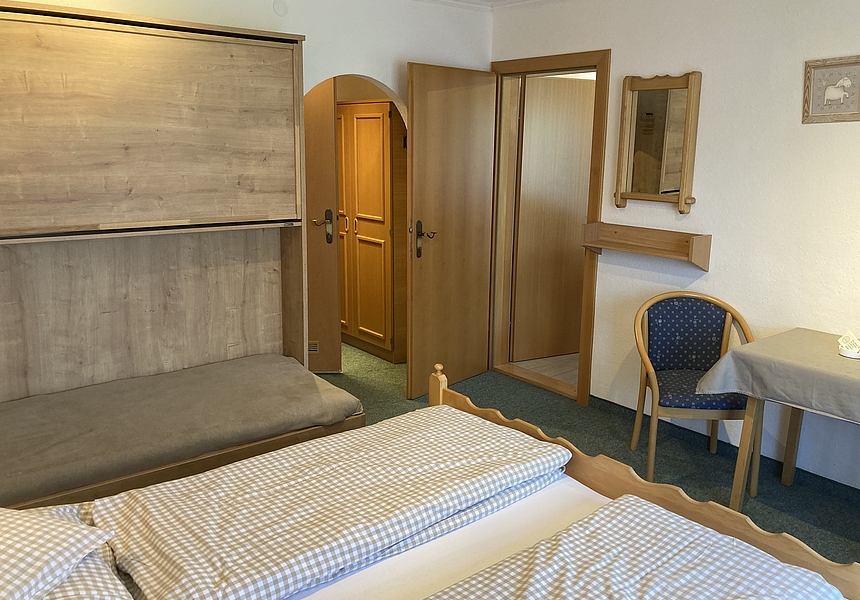 Ansicht vom Durchgang in Elternzimmm im Zimmer Schwertlilie