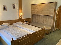 Ansicht von den Betten im Kinderzimmer vom Zimmer Schwertlilie