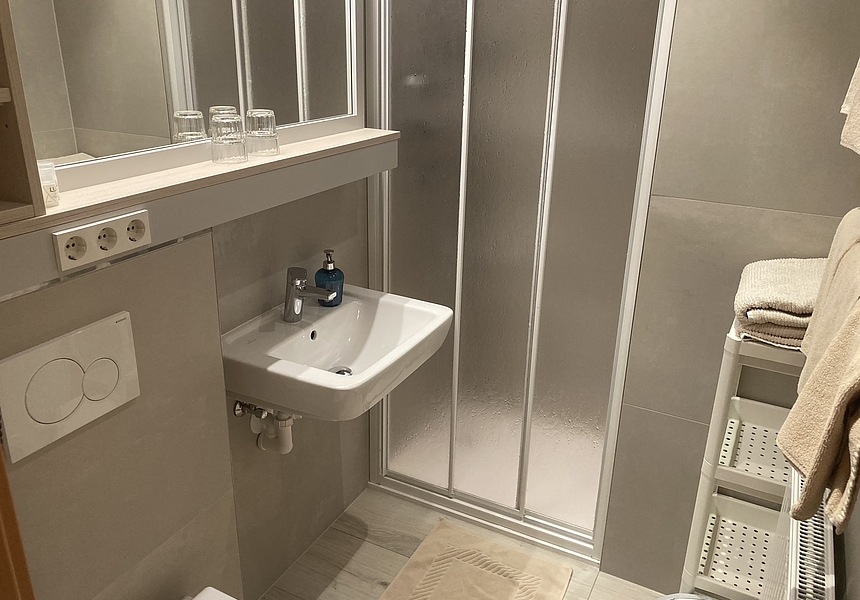 zeigt das Badezimmer vom Appartement