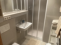 zeigt das Badezimmer vom Appartement